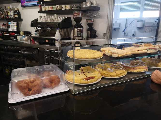 Fotografia tomada fuera de La Milla Cafetería - cafeterías en San Miguel de Meruelo, Cantabria