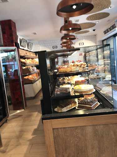 Fotografia tomada fuera de Panadería Confitería Salvador Rincón de la Victoria - Panadería en Rincón de la Victoria, Málaga