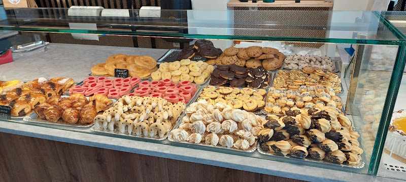 Fotografia tomada fuera de Obrador Artesano Celi Ali - Panadería en Rincón de la Victoria, Málaga