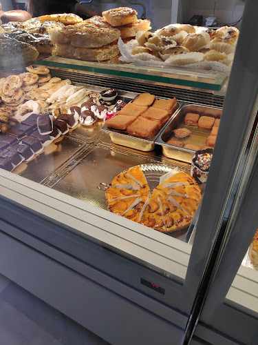 Fotografia tomada fuera de Pastelería Las Melonas, S.C. - Pastelería en La Puebla del Río, Sevilla