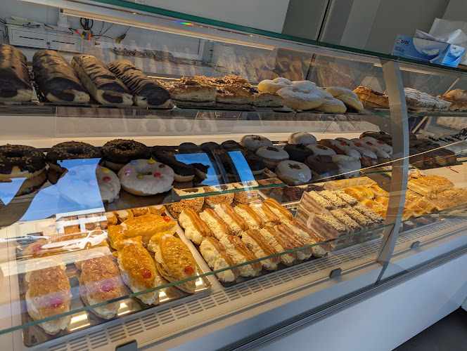 Fotografia tomada fuera de Confitería Solís - Pastelería en La Puebla del Río, Sevilla