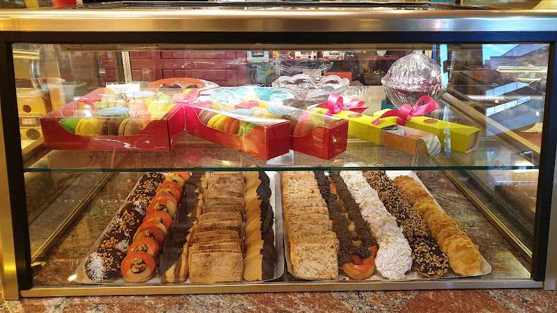 Fotografia tomada fuera de Pastelería Elysees - Pastelería en Laredo, Cantabria