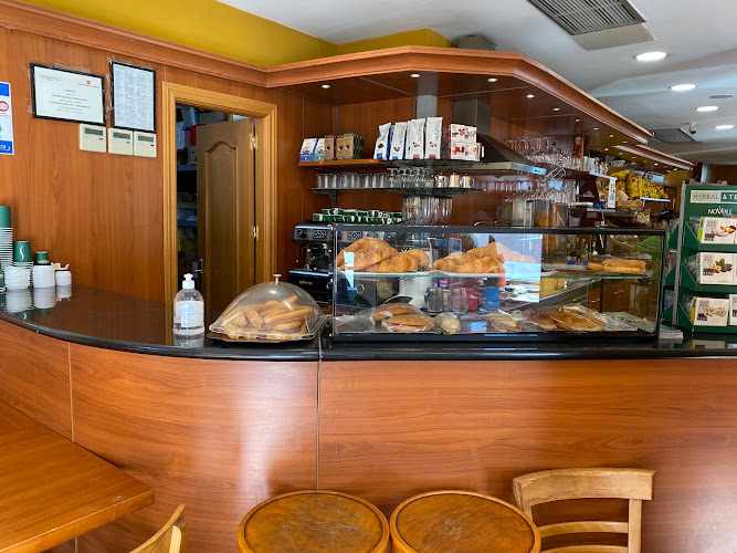 Fotografia tomada fuera de Cafeteria, Panadería y Pastelería Chichón. Pedrezuela - Cafetería en Pedrezuela, Madrid