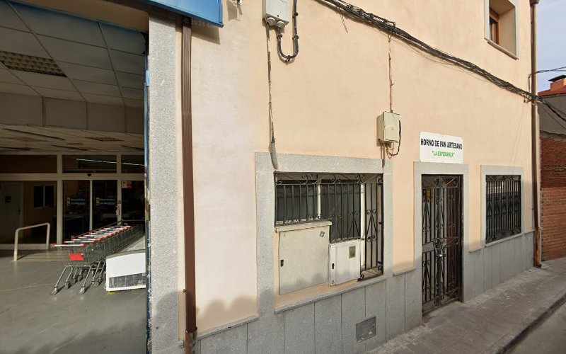 Fotografia tomada fuera de Panaderia Yoli & Jose - Panadería en Valmojado, Toledo