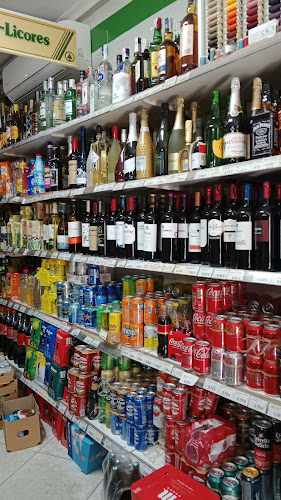 Fotografia tomada fuera de Las Chicas - Tienda de alimentación en Vallelado, Segovia