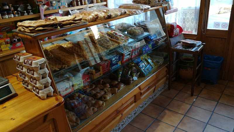 Fotografia tomada fuera de Forn El Roure - Panadería en Saldes, Barcelona