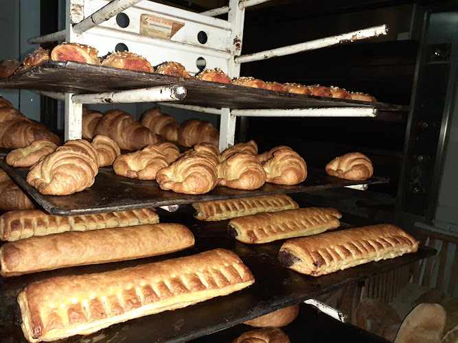 Fotografia tomada fuera de Panaderia Hnos Padilla - Panadería en Retamar, Almería