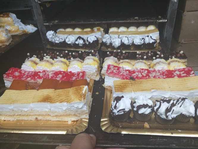 Fotografia tomada fuera de Croissanteria Pasteleria Panade Dulcinea - Pastelería en El Alquián, Almería
