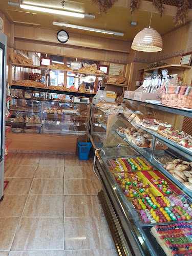 Fotografia tomada fuera de Panaderia Pasteleria Los Artesanos - Forn de pa en Valencia, Valencia