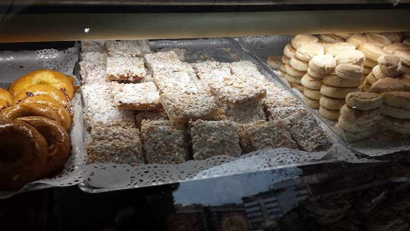 Fotografia tomada fuera de PANADERIA PASTELERIA PACO ROIG - Pastelería en Valencia, Valencia