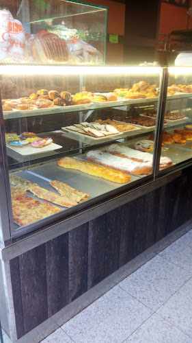 Fotografia tomada fuera de Cafetería Fleca Gisbert - Cafeteria en Tarragona, Tarragona