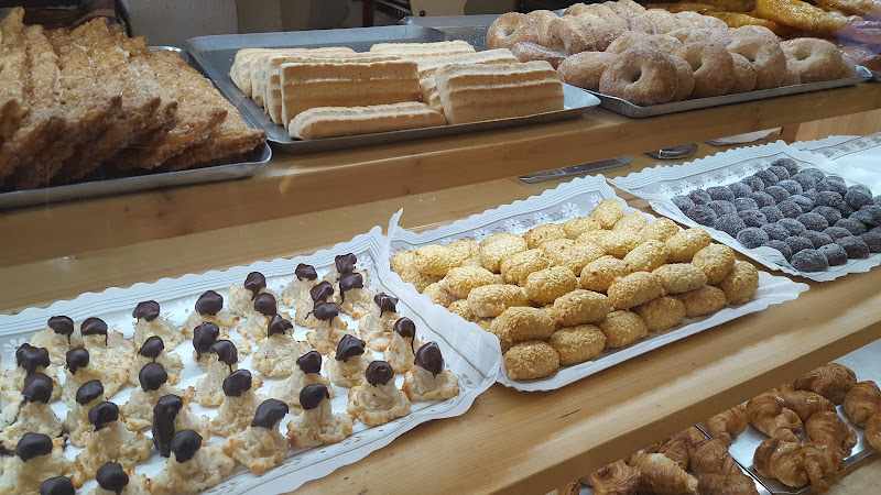 Fotografia tomada fuera de Cafeteria panaderia pasteleria Rosa - Panadería en Tarragona, Tarragona