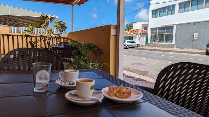 Fotografia tomada fuera de Cafetería Panaderia Los Naranjeros - cafeterías en Tacoronte, Santa Cruz de Tenerife