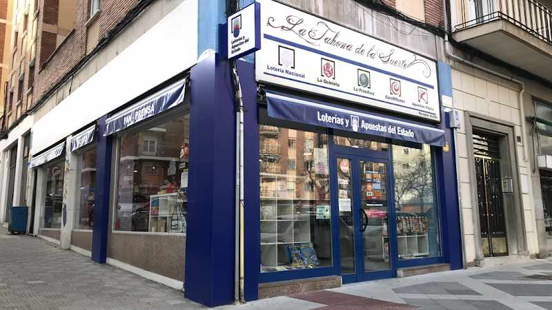 Fotografia tomada fuera de La Tahona de la Suerte - Tienda de alimentación en Salamanca, Salamanca