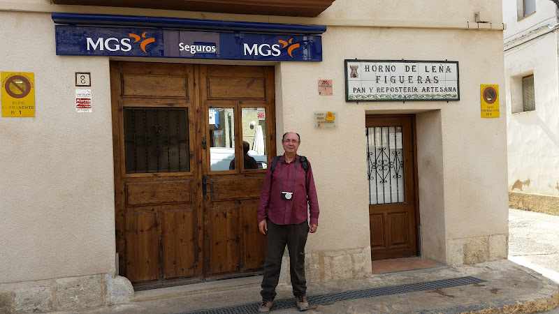 Fotografia tomada fuera de Panadería Figueras - Panadería en Castellote, Teruel