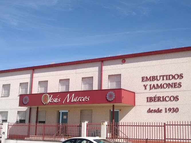 Fotografia tomada fuera de Embutidos Jesús Marcos - Tienda de jamones en Martín de Yeltes, Salamanca