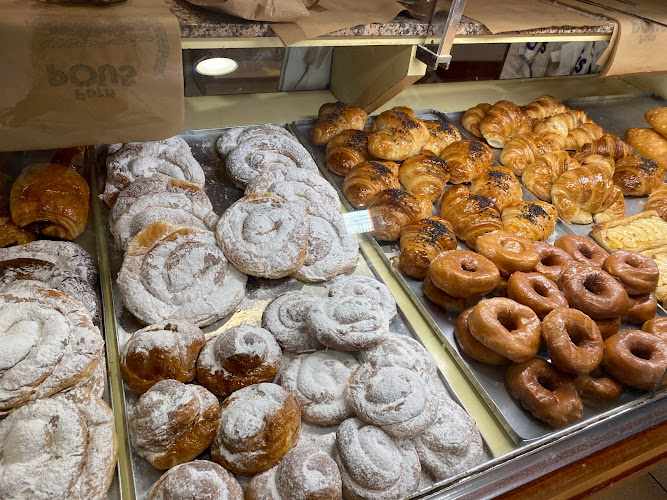 Fotografia tomada fuera de FORN POUS - Panadería en Bellver de Cerdanya, Lérida