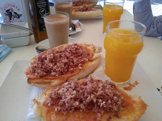 Fotografia tomada fuera de HELADOS ARTESANOS J.Pulido CAFETERÍA-CONFITERÍA. - Heladería en La Carlota, Córdoba
