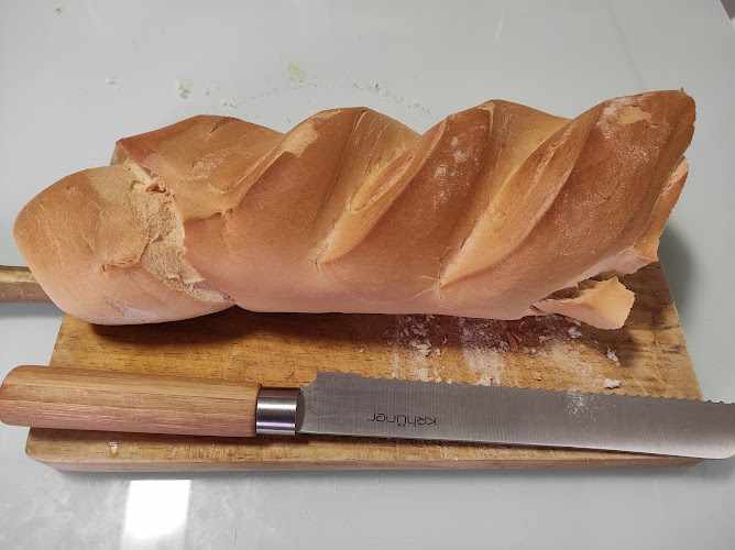 Fotografia tomada fuera de Pan de Leña. Leandro Pérez - Panadería en Garganta la Olla, Cáceres