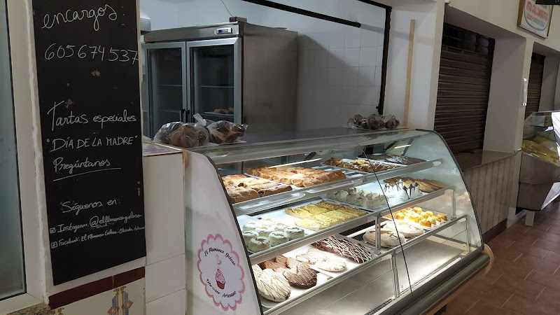 Fotografia tomada fuera de El Flamenco Goloso - Obrador Artesano - Pastelería en Fuente de Piedra, Málaga