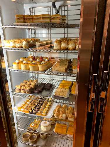 Fotografia tomada fuera de PANADERÍA PASTELERÍA PADRÉS Sede Principal - Pastisseria en Banyoles, Girona