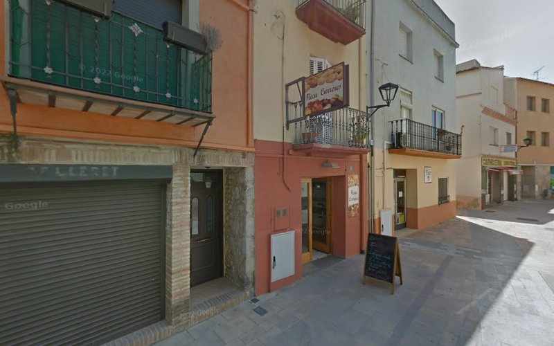 Fotografia tomada fuera de Panadería Fleca Carreres - Forn de pa en Sant Pere Pescador, Girona