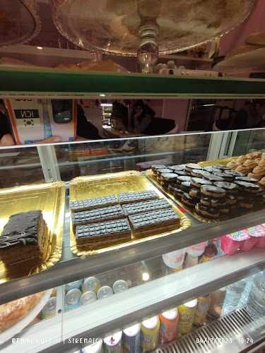 Fotografia tomada fuera de Roses Bakery - Pastelería en Viladecans, Barcelona