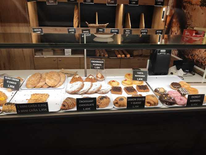 Fotografia tomada fuera de Rustica - Cafetería en Viladecans, Barcelona