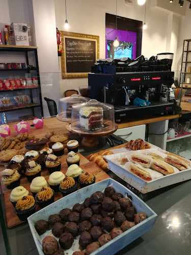 Fotografia tomada fuera de La Despensa de Eva - Pastelería en Viladecans, Barcelona