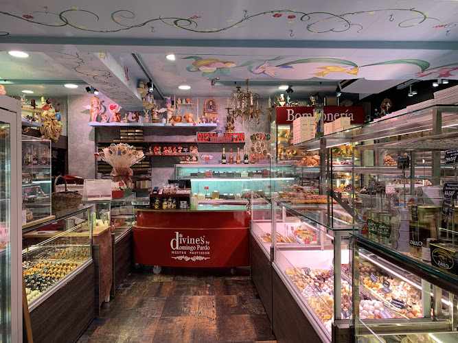 Fotografia tomada fuera de Pastelería Divine's - Pastisseria en Viladecans, Barcelona