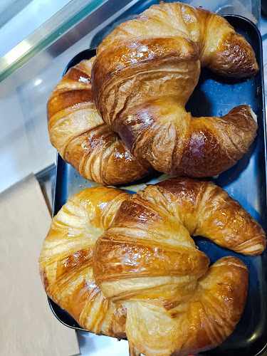 Fotografia tomada fuera de Bar cafeteria Delicias - bares en Viladecans, Barcelona