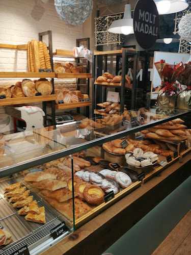 Fotografia tomada fuera de Panet Sant Pere - Forn de Pa, Pastisseria i Cafeteria - Panadería en Gavà, Barcelona