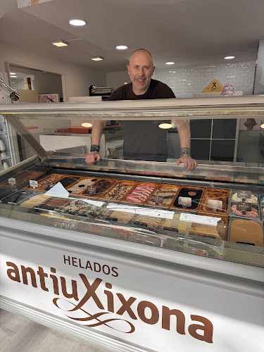 Fotografia tomada fuera de Antiu Xixona Viladecans desde 2013 - Gelateria en Viladecans, Barcelona