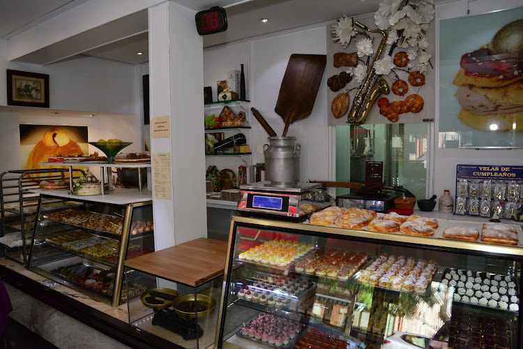 Fotografia tomada fuera de Pastelería Bravo - Pastelería en Valladolid, Valladolid