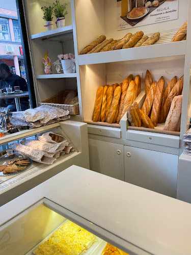 Fotografia tomada fuera de Confitería Holguera - Pastelería en Tres Cantos, Madrid