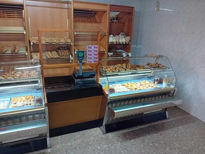 Fotografia tomada fuera de Panadería Marian - Panadería en Ademuz, Valencia