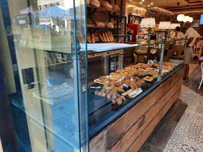 Fotografia tomada fuera de Ben bo cervello - cafeterías en Cervelló, Barcelona