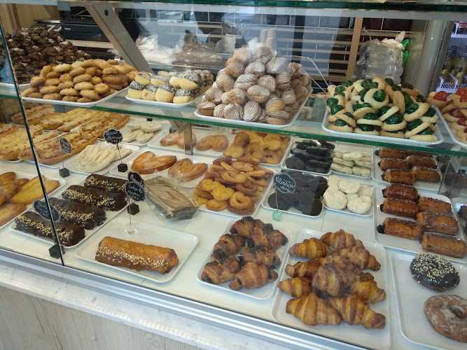 Fotografia tomada fuera de Cafetería El capricho de Celia Panadería y Repostería Artesana. - Panadería en Albacete, Albacete