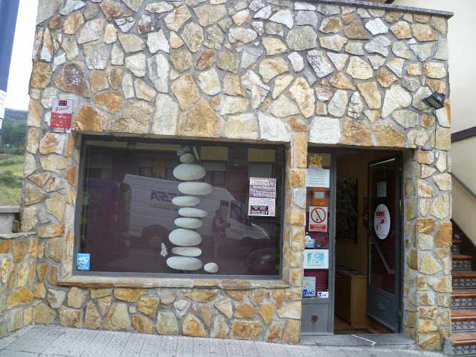 Fotografia tomada fuera de La Antigua Tienda de Gervasio - Pastelería en Etxebarri, Vizcaya