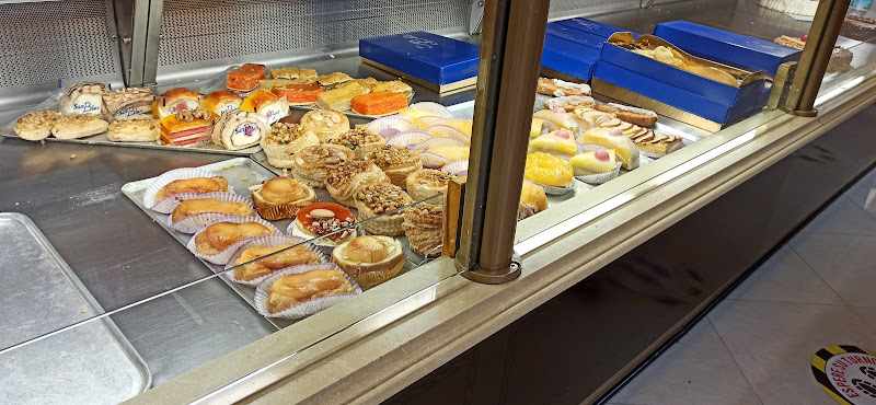 Fotografia tomada fuera de Confiteria SanBlas - Tienda de postres en El Viso del Alcor, Sevilla