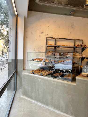 Fotografia tomada fuera de Panática Bakery - Panadería en Madrid, Madrid