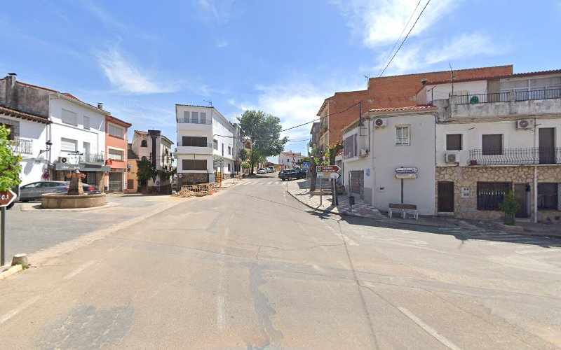 Fotografia tomada fuera de María Dolores Merino Iglesias - Panadería en Cañamero, Cáceres