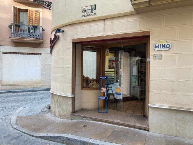 Fotografia tomada fuera de Forn Salvador - Forn de pa en Cambrils, Tarragona
