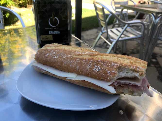 Fotografia tomada fuera de Fleca Vilafortuny panadería cafeteria - cafeterías en Vilafortuny, Tarragona