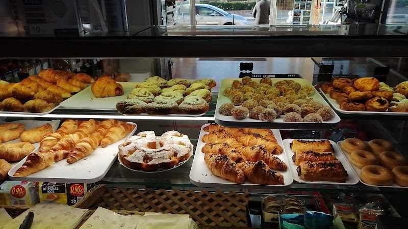 Fotografia tomada fuera de Pa a Diari - Panadería en Calafell, Tarragona