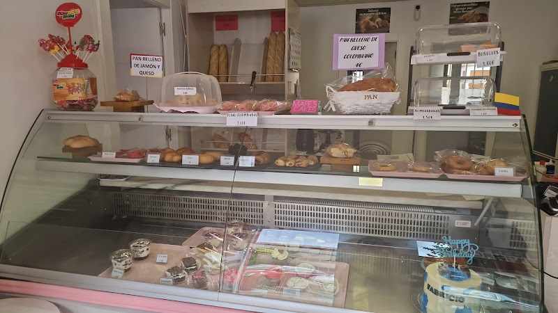 Fotografia tomada fuera de Mafe's Cakes Pastelería Creativa - Pastry shop en Muriedas, Cantabria