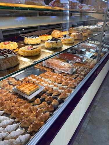 Fotografia tomada fuera de Pasteleria Belaí - Pastelería en Madrid, Madrid