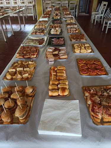 Fotografia tomada fuera de La Forna - Pastelería en Pola de Laviana, Asturias