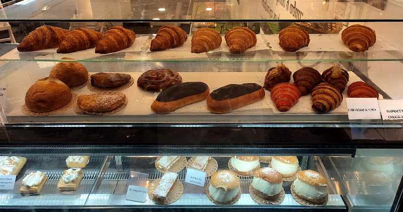 Fotografia tomada fuera de Pane Diem - Panadería en Majadahonda, Madrid