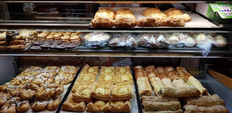 Fotografia tomada fuera de Las torres PANADERÍA Y PASTELERÍA ¡¡OBRADOR PROPIO!!!!!! - Comercio en Las Lagunas de Mijas, Málaga